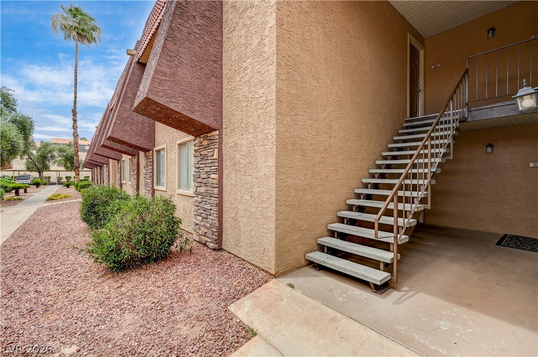 5404 River Glen Drive 362 Property Photo 3