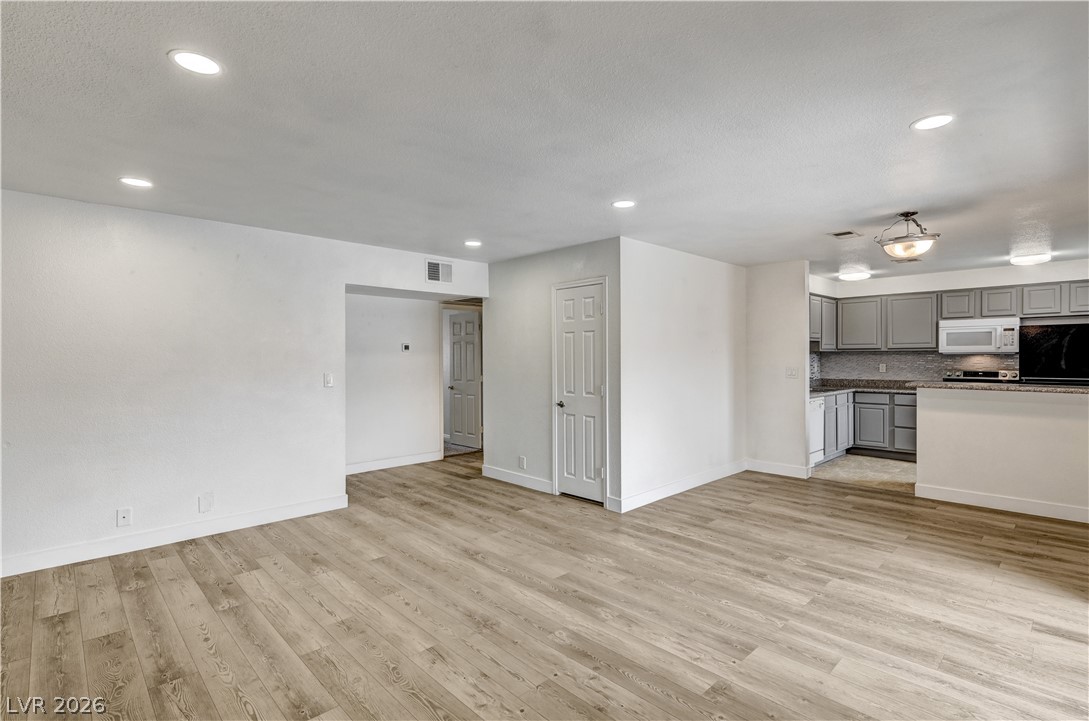 5404 River Glen Drive 362 Property Photo 6