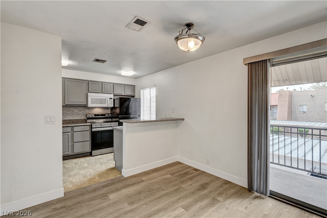 5404 River Glen Drive 362 Property Photo 10