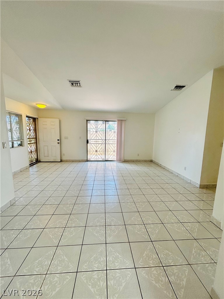 1918 King Hill Street Property Photo 5