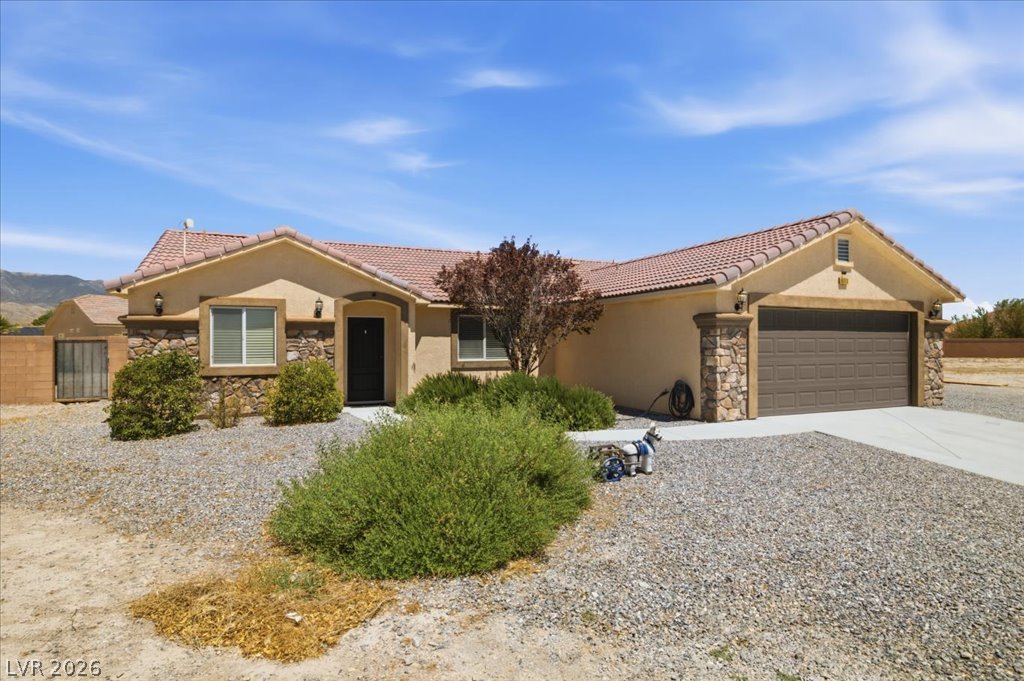 6711 Greenbriar Court Property Photo 3
