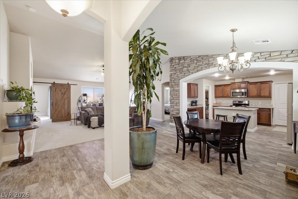6711 Greenbriar Court Property Photo 4