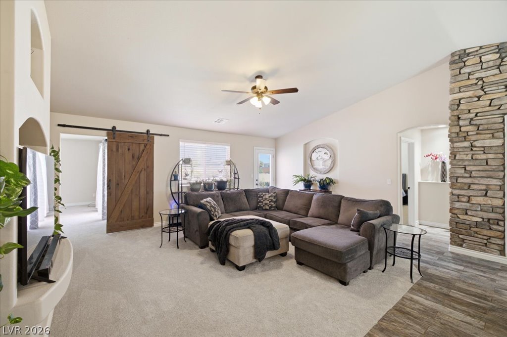 6711 Greenbriar Court Property Photo 8