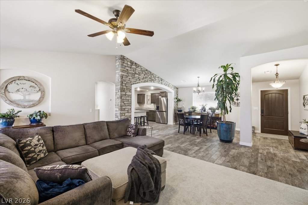 6711 Greenbriar Court Property Photo 10