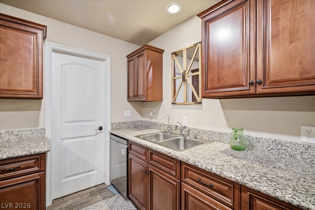6711 Greenbriar Court Property Photo 17