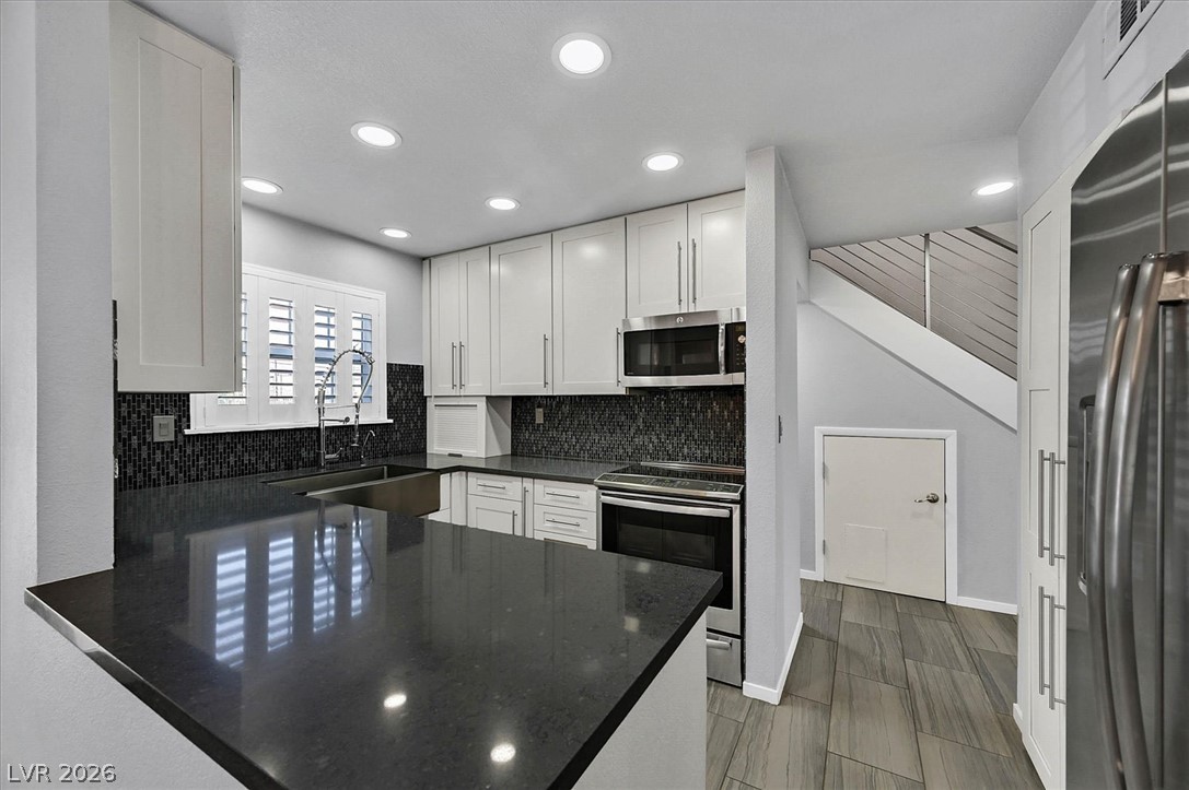 692 Tam O Shanter Property Photo 1