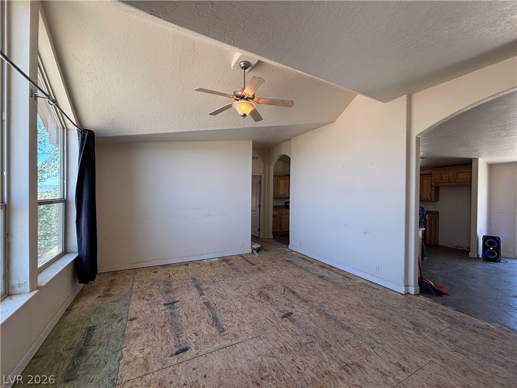 910 North Sawblade Circle Property Photo 4