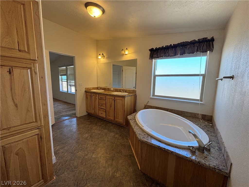 910 North Sawblade Circle Property Photo 13
