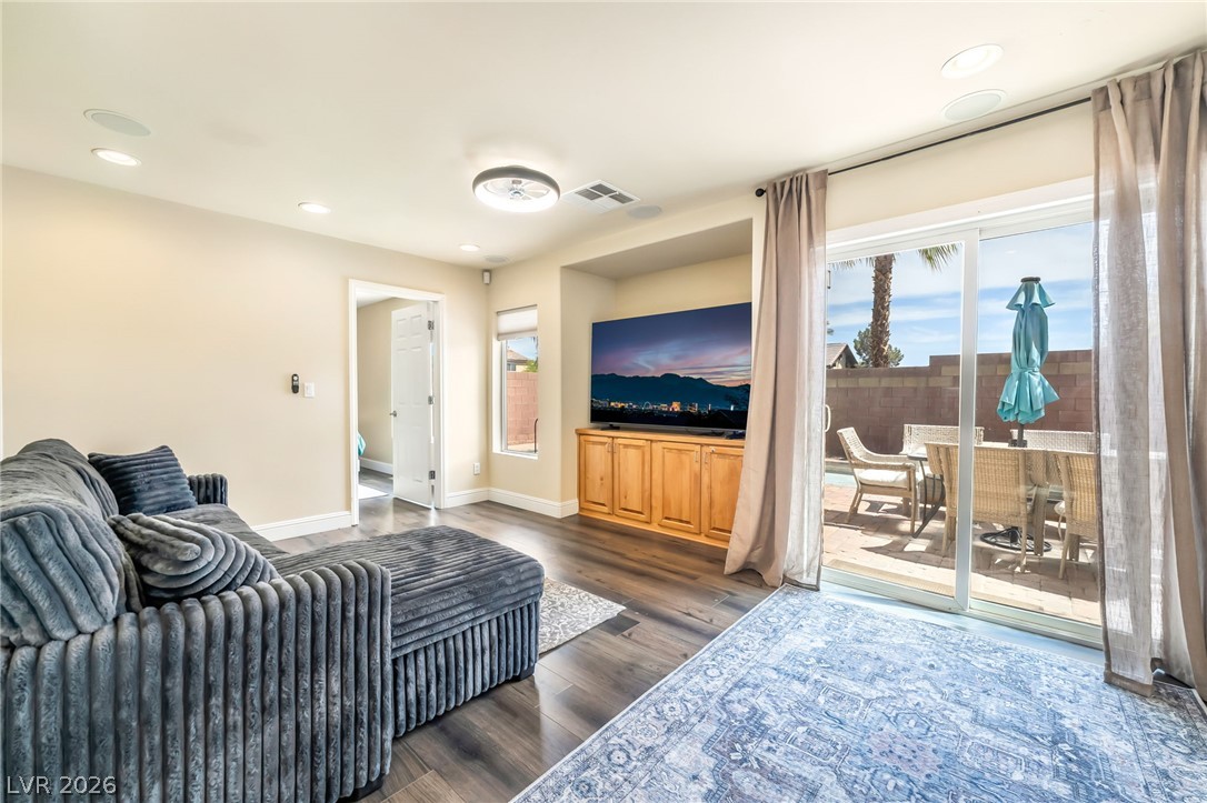 6877 Philharmonic Avenue Property Photo 3