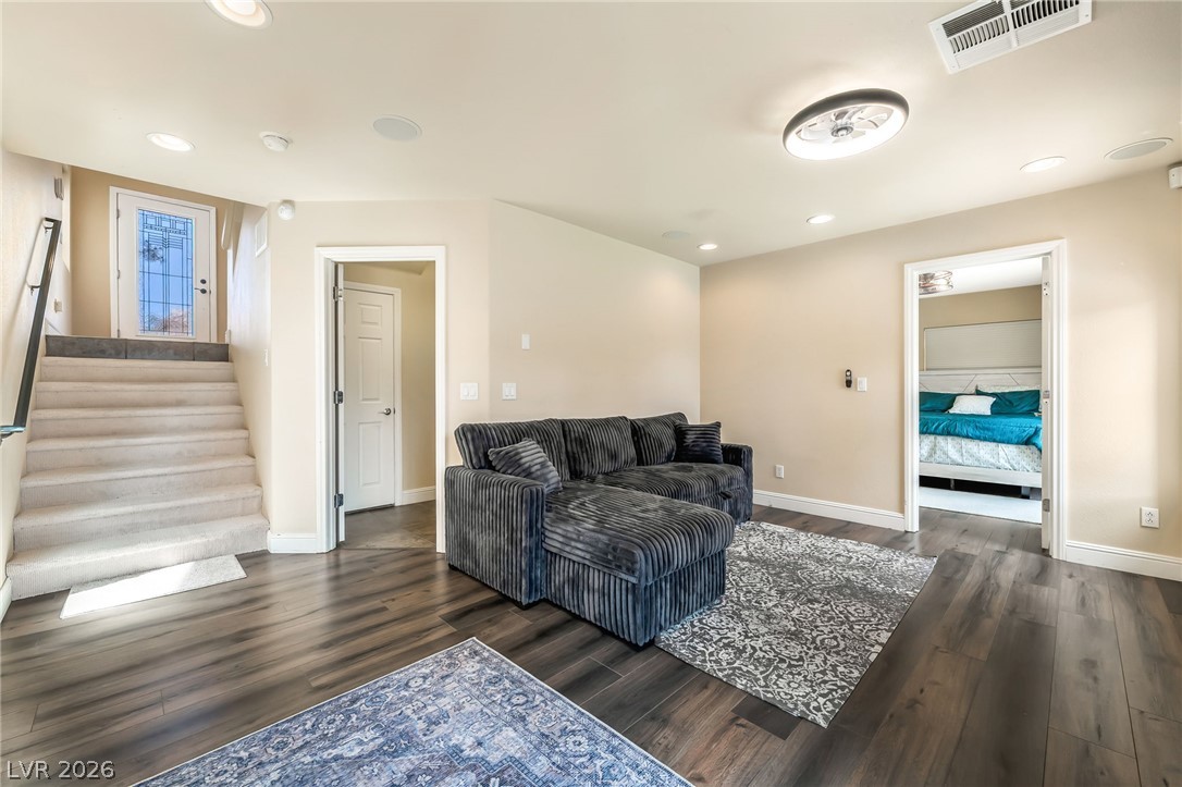 6877 Philharmonic Avenue Property Photo 4