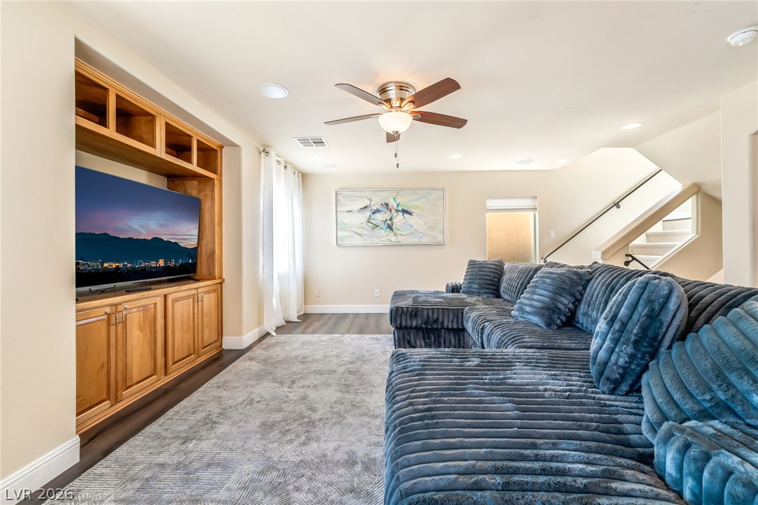 6877 Philharmonic Avenue Property Photo 8