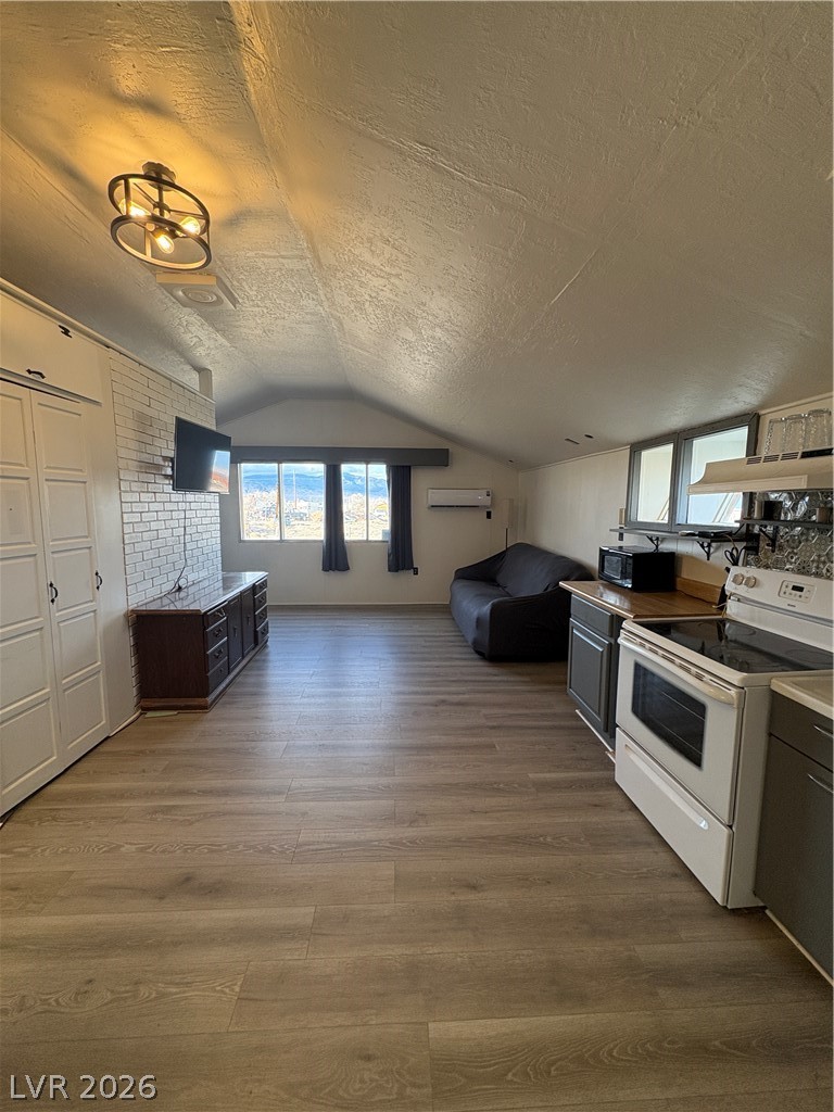 95 Eureka Street Property Photo 3