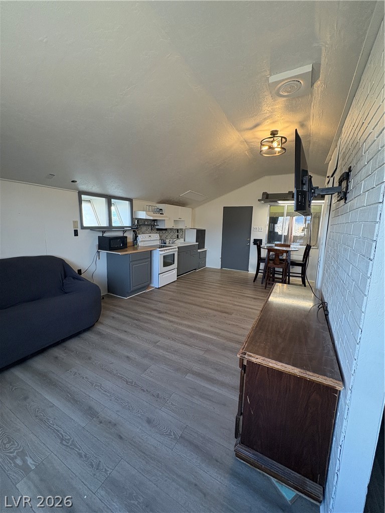 95 Eureka Street Property Photo 4