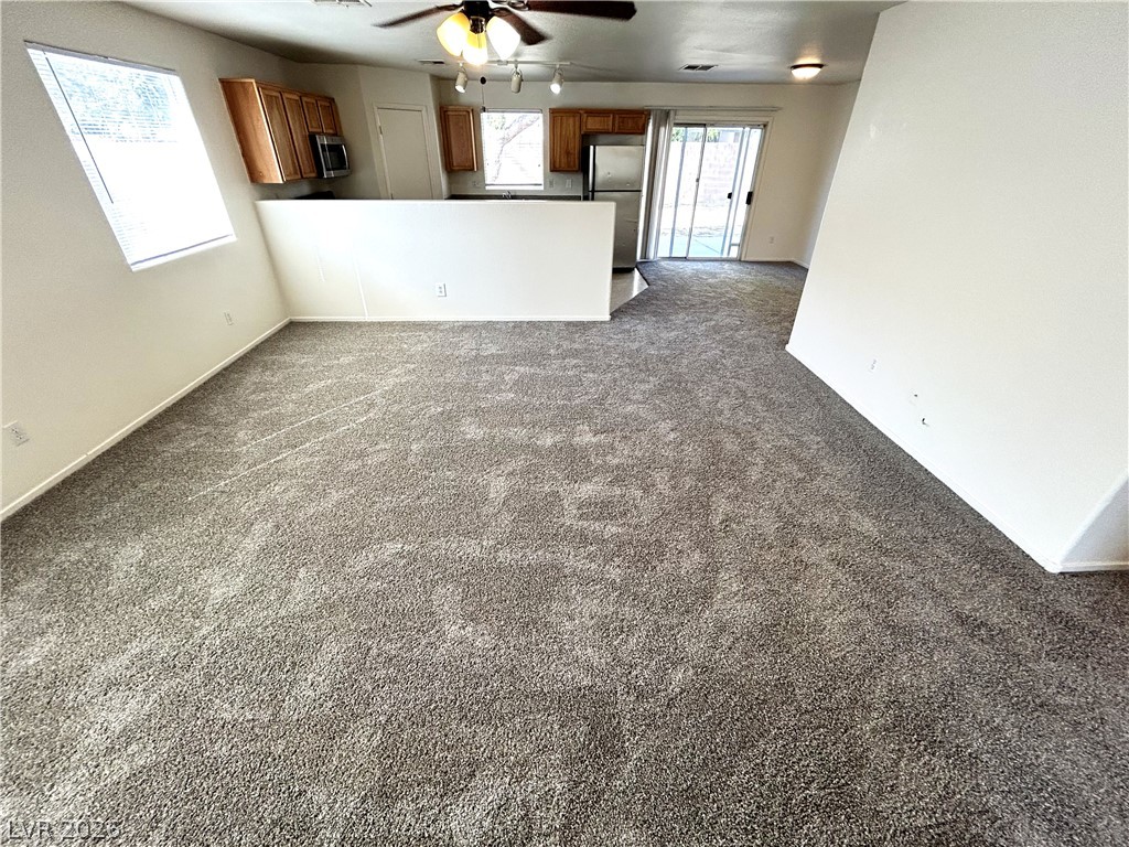 4916 River Splash Avenue Property Photo 3