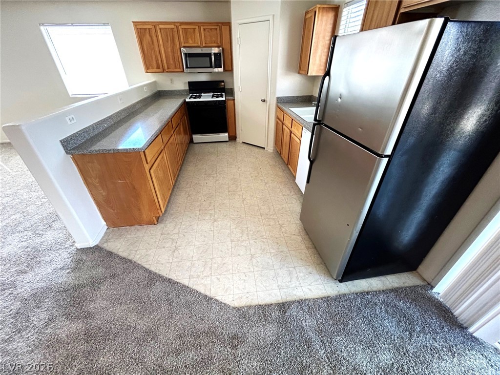 4916 River Splash Avenue Property Photo 5