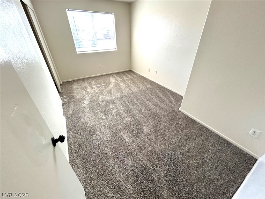 4916 River Splash Avenue Property Photo 7