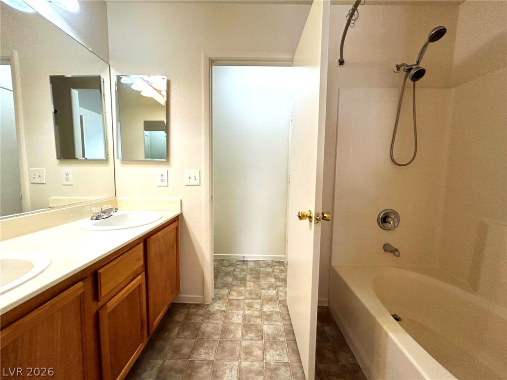 4916 River Splash Avenue Property Photo 23