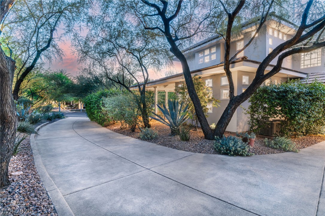 1908 Soaring Court Property Photo 3