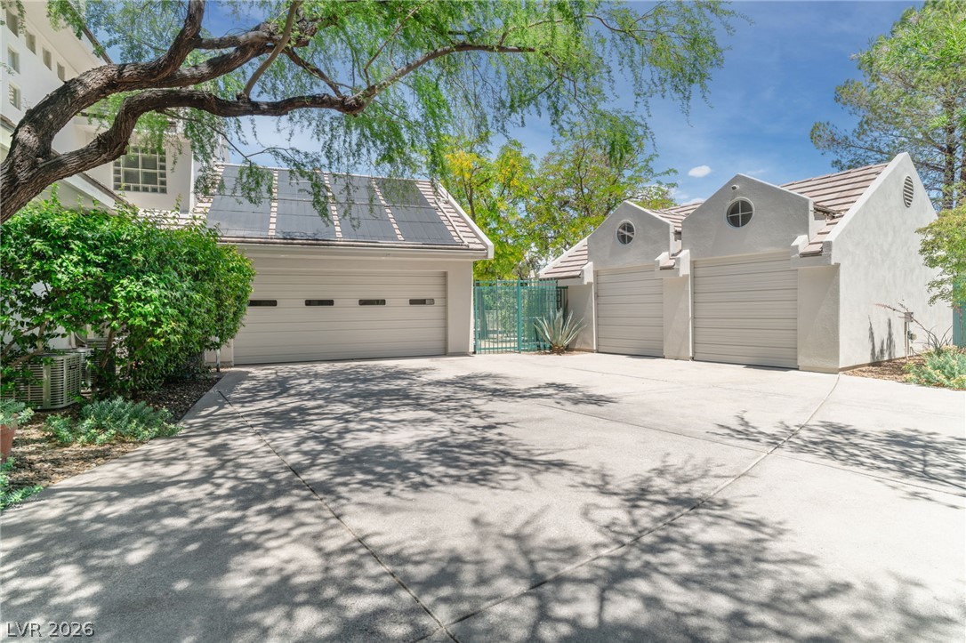 1908 Soaring Court Property Photo 5