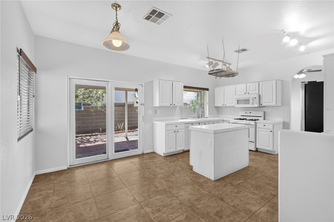 8521 Gold Flash Avenue Property Photo 8
