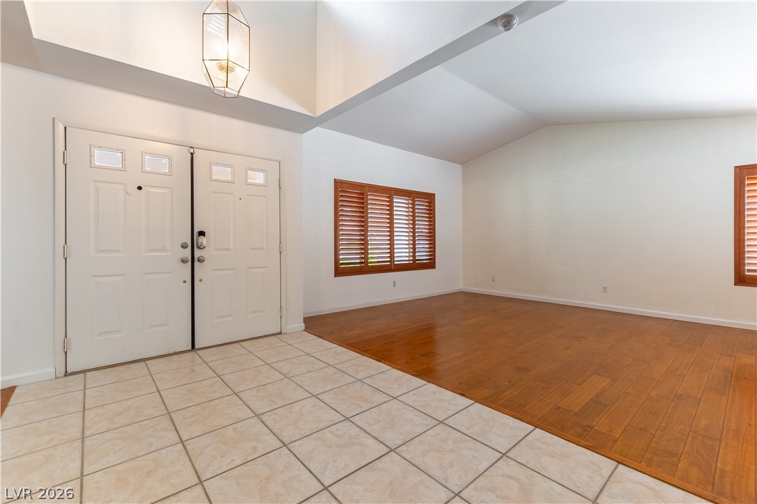 1020 Grey Hollow Avenue Property Photo 4