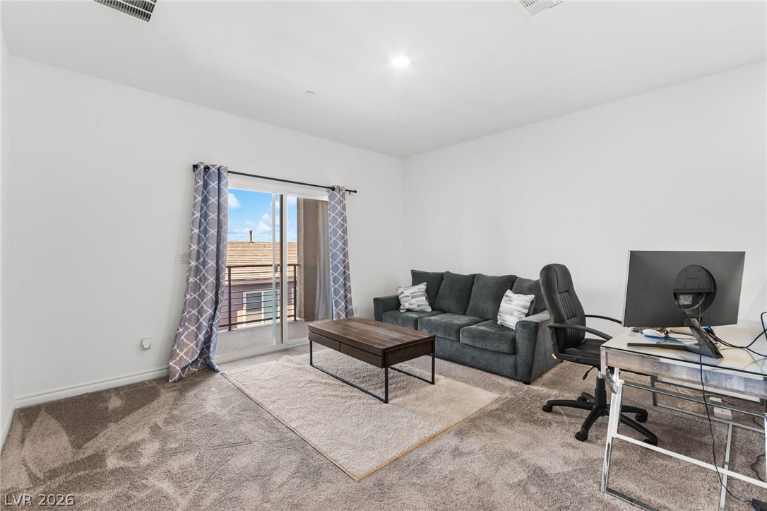 234 Walsh Peak Avenue Property Photo 4