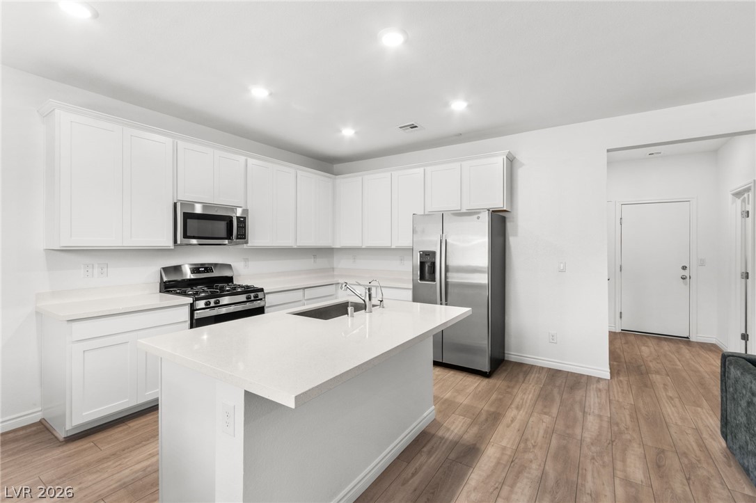 234 Walsh Peak Avenue Property Photo 10