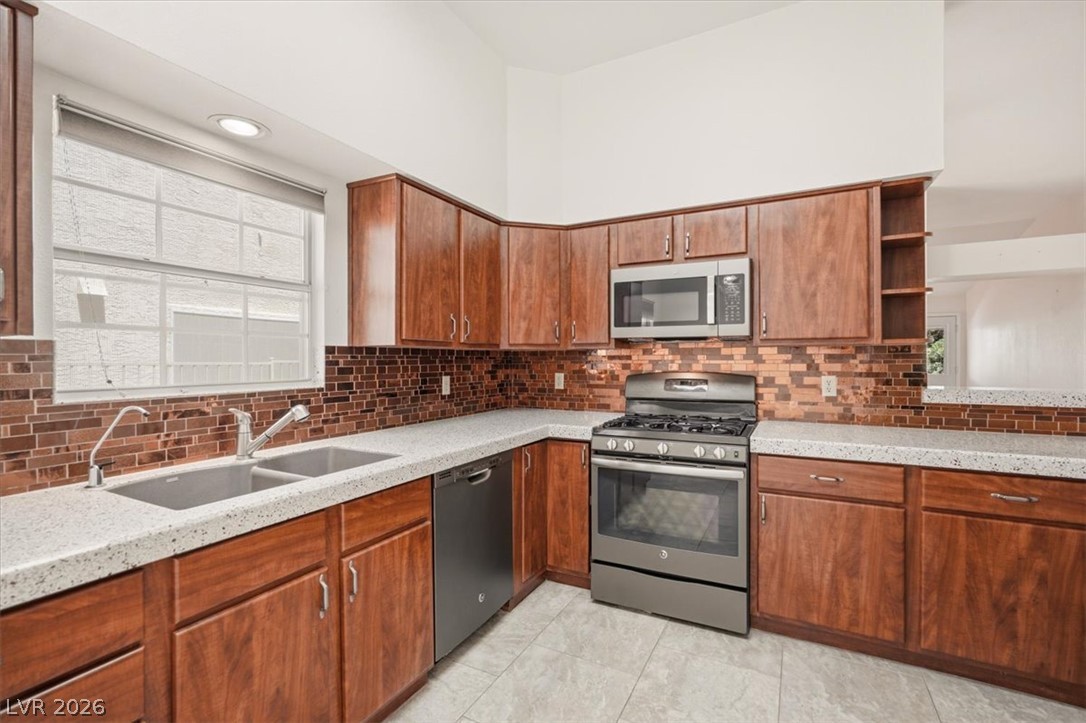 5537 Port Barrington Way Property Photo 6