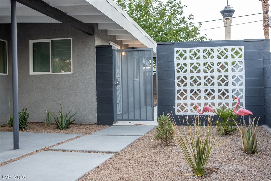 1814 8th Place Property Photo 4