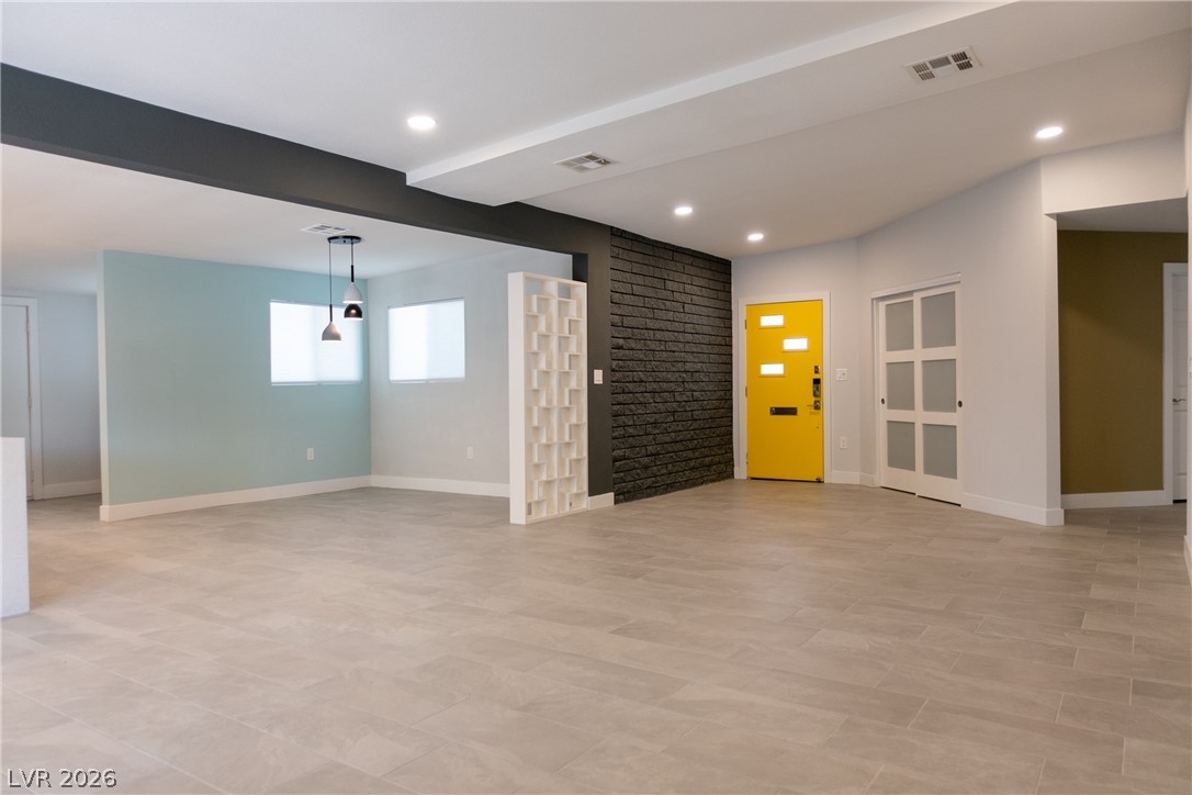 1814 8th Place Property Photo 8