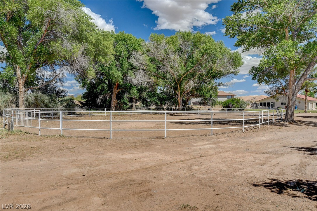 1950 Bowman Road Property Photo 3