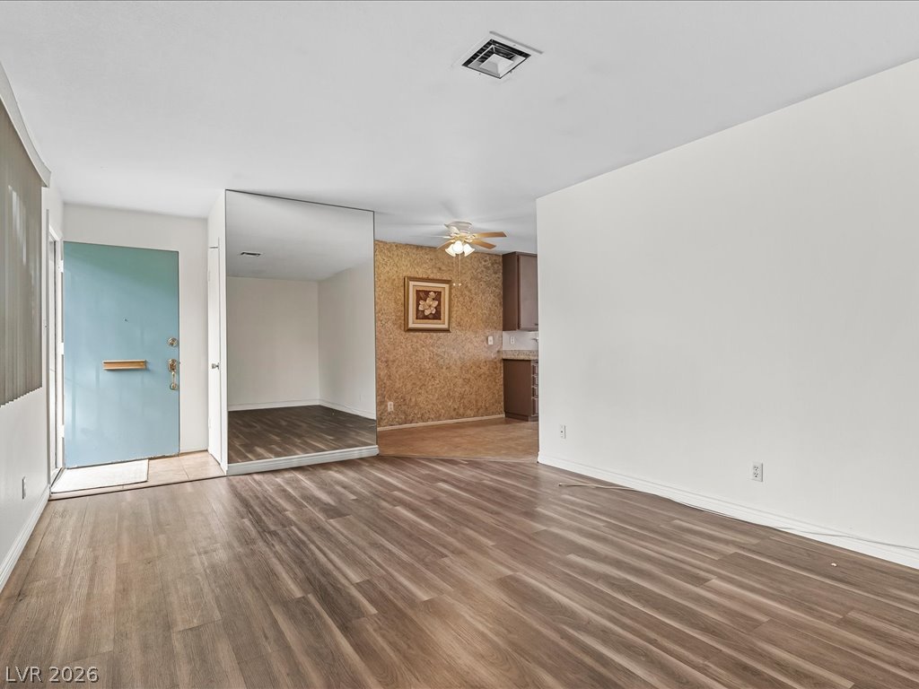 310 Greenbriar Townhouse Way Property Photo 8