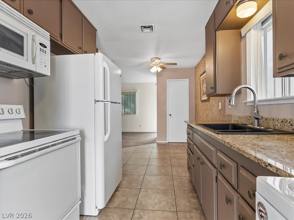 310 Greenbriar Townhouse Way Property Photo 13