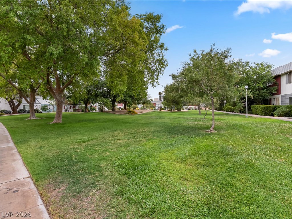 310 Greenbriar Townhouse Way Property Photo 33