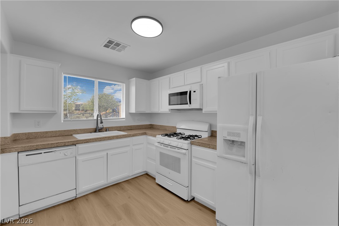6976 Smiling Cloud Avenue Property Photo 12