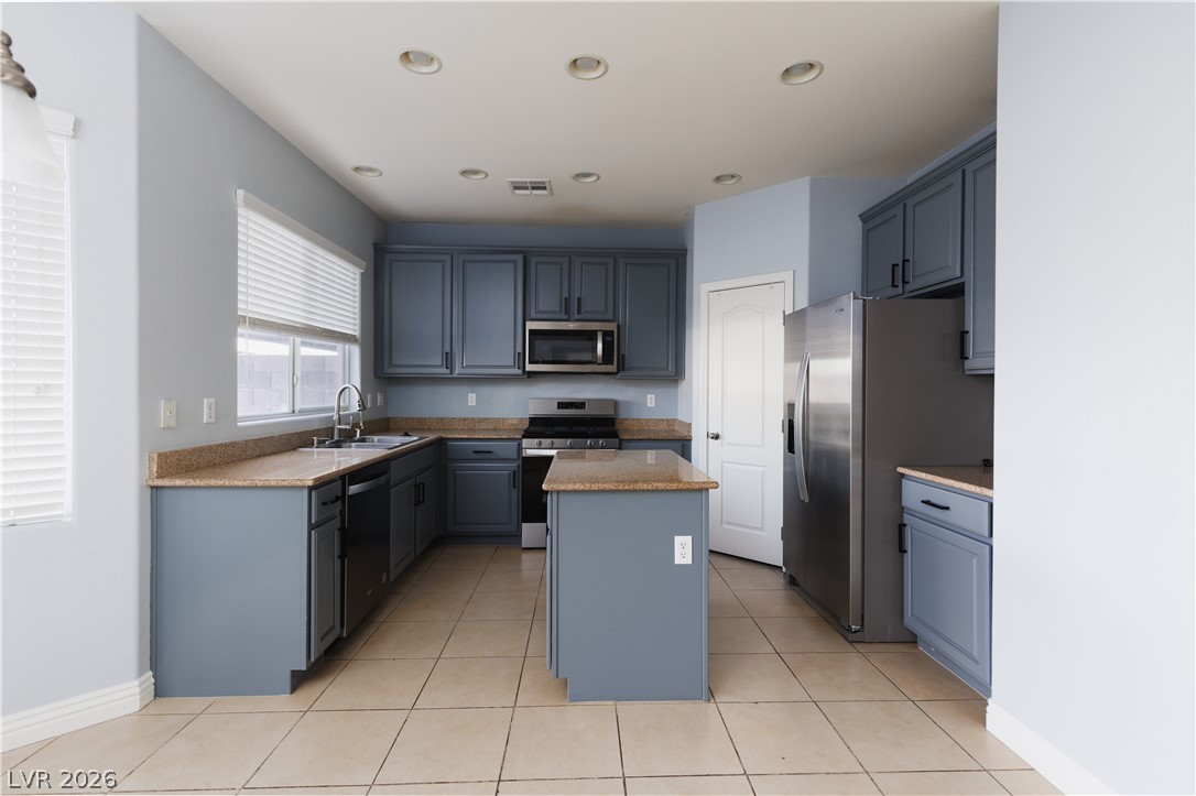 5124 Teal Petals Street Property Photo 5