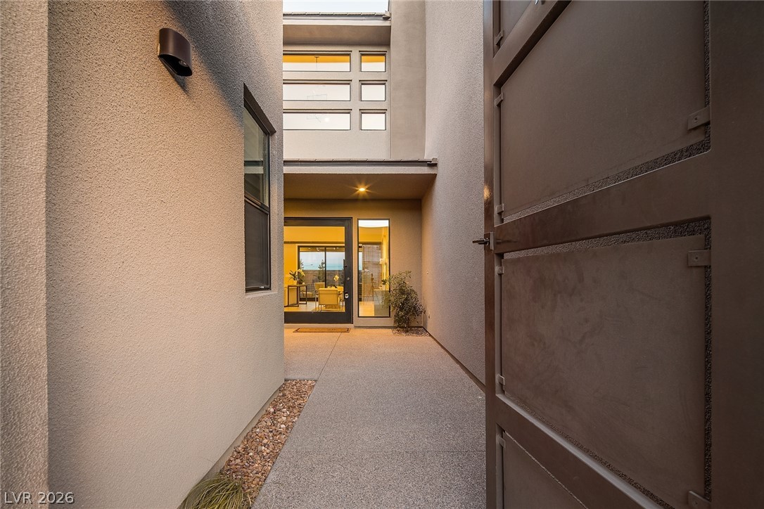 18 Garden Rain Drive Property Photo 3