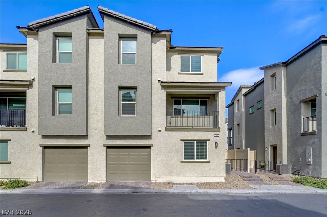 6944 Skyline Blue Street Property Photo 2