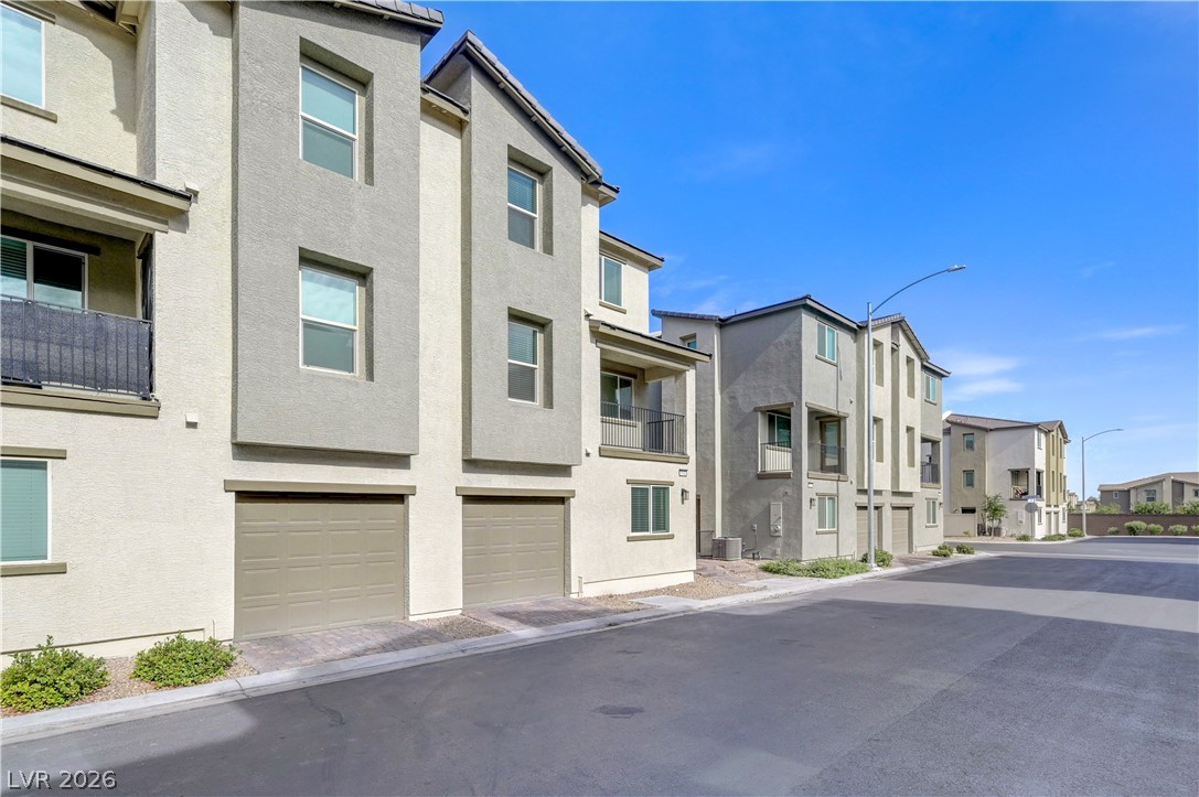 6944 Skyline Blue Street Property Photo 3