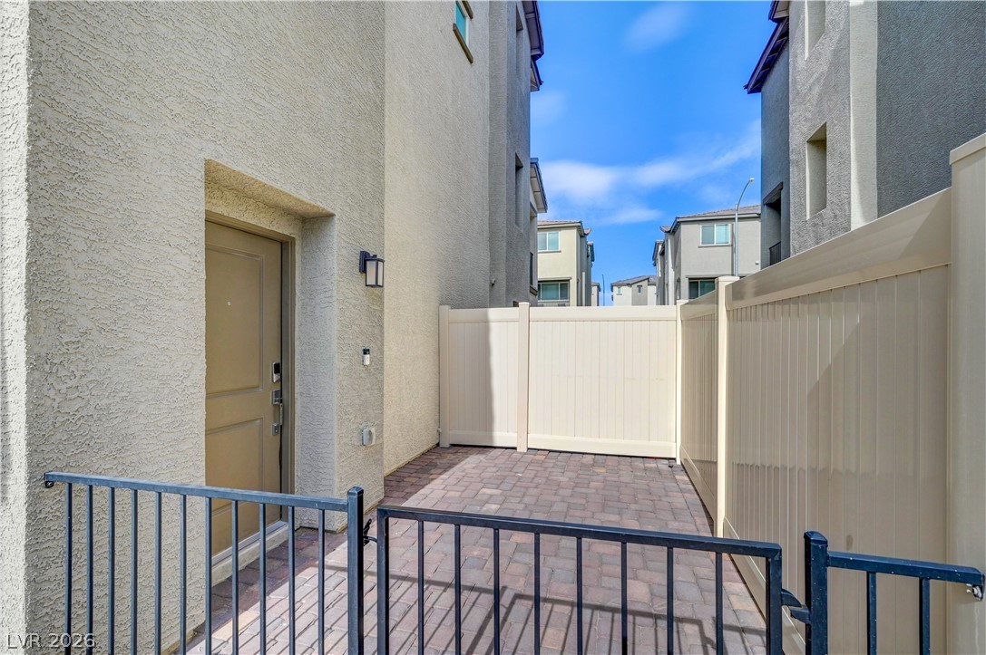 6944 Skyline Blue Street Property Photo 4