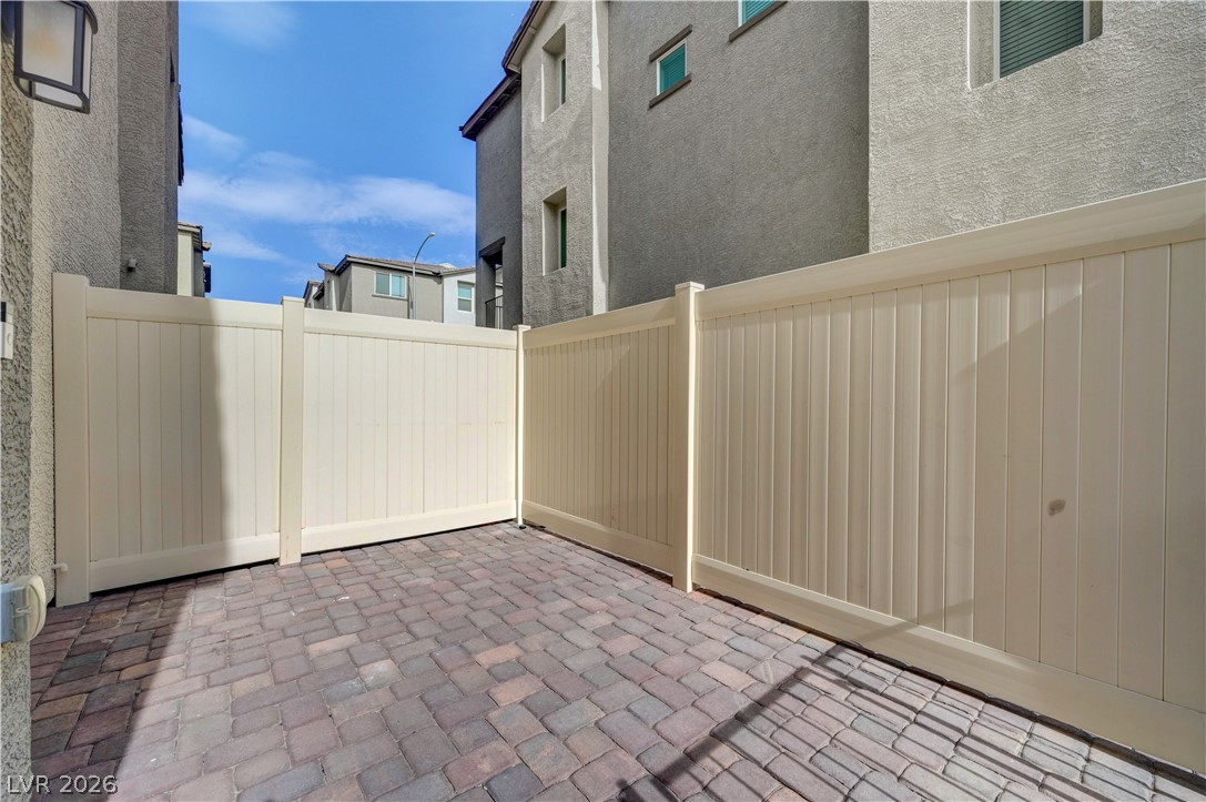 6944 Skyline Blue Street Property Photo 5