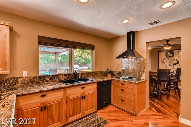 121 East Mulberry Drive Property Photo 6