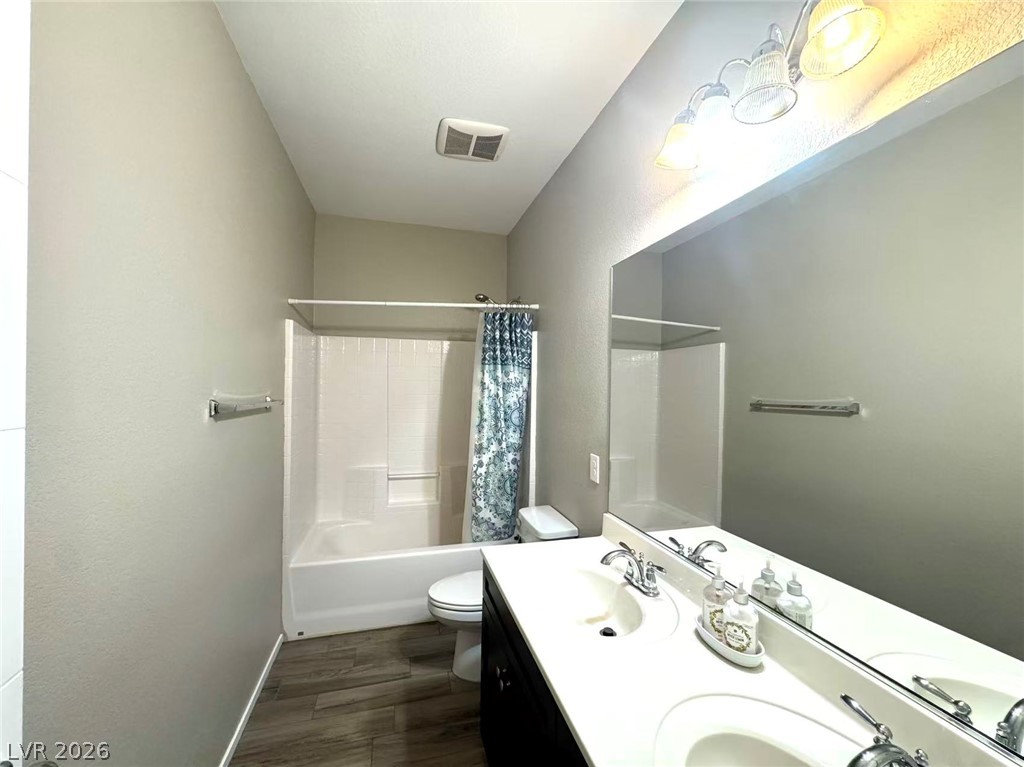 43 Heathrow Lake Avenue Property Photo 13