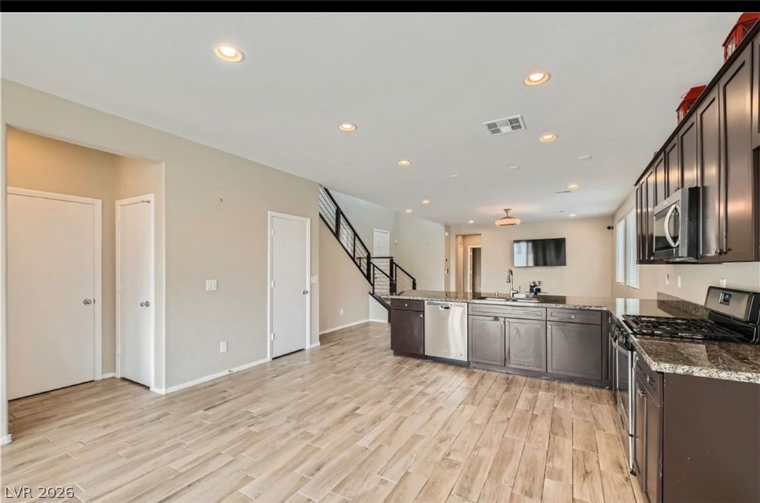43 Heathrow Lake Avenue Property Photo 35