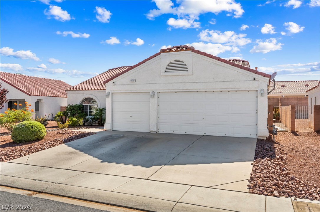 4627 Gleaming Meadows Street Property Photo 3