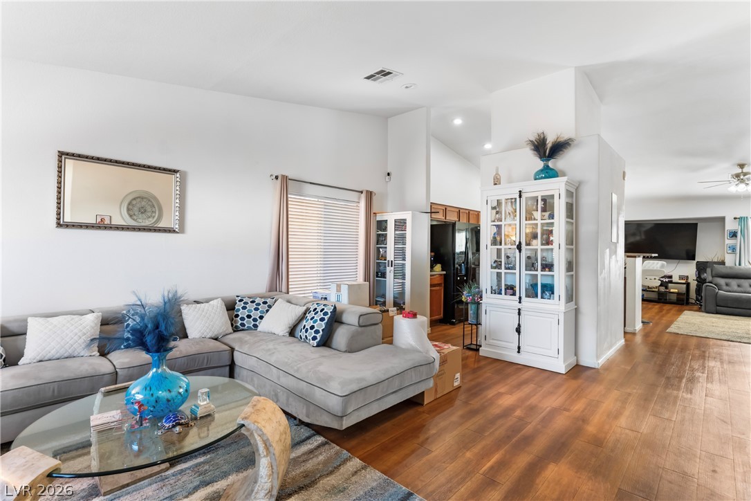 4627 Gleaming Meadows Street Property Photo 5