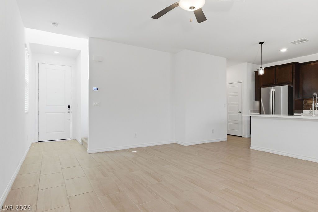 9976 Iron Creek Avenue Property Photo 7