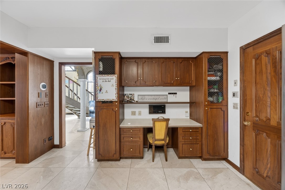2834 Queens Courtyard Drive Property Photo 25