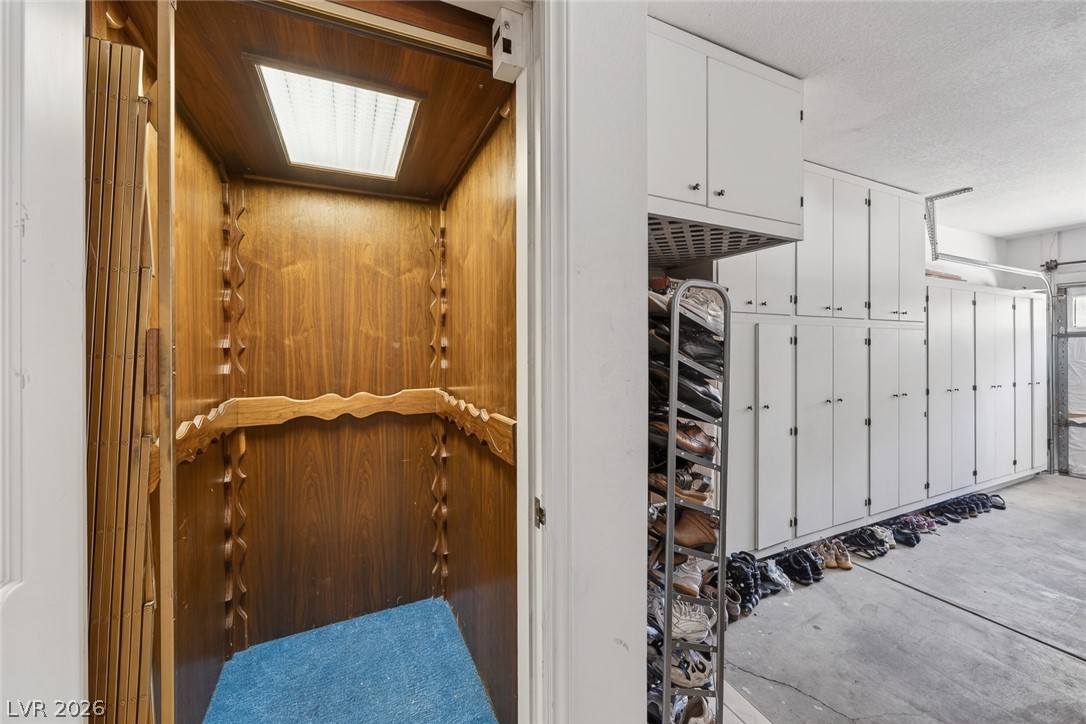 2834 Queens Courtyard Drive Property Photo 45