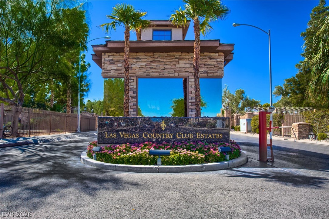 2834 Queens Courtyard Drive Property Photo 46